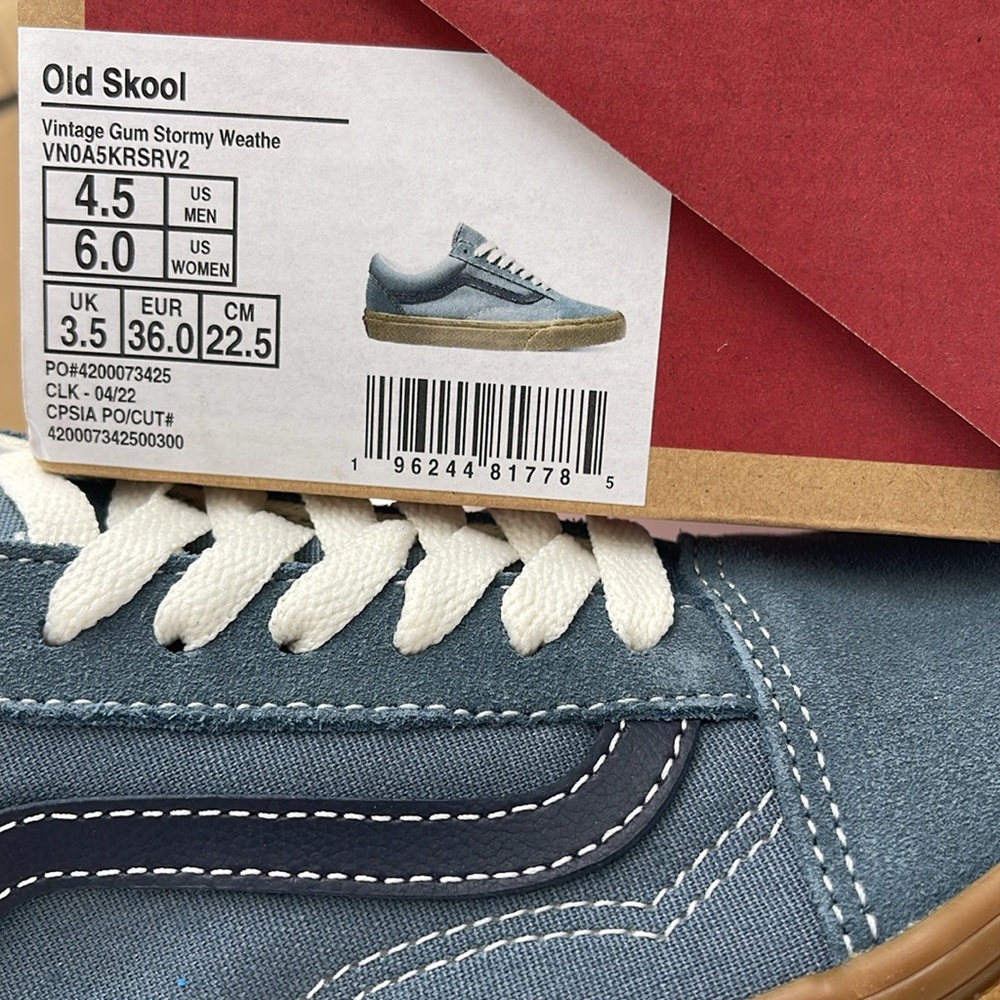 Vans WMNS Old Skool
Vintage Gum Stormy Weather
VN0A5KRSRV2 Sneakers - Picture 16 of 16